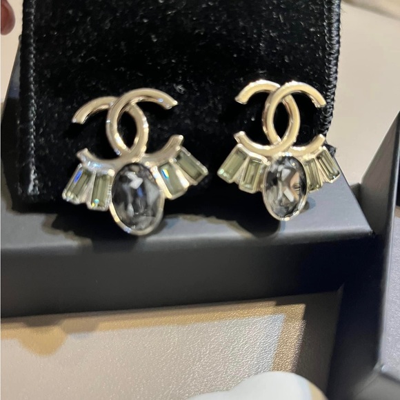 Chanel large crystal clip on earrings - Picture 7 of 9